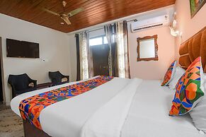 FabExpress Corinthia Boutique Rooms, Candolim Beach