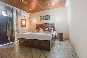 FabExpress Corinthia Boutique Rooms, Candolim Beach