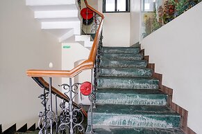 Fabhotel Heritage Palace