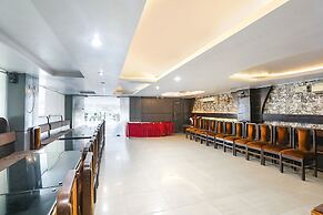 Fabhotel Dps International