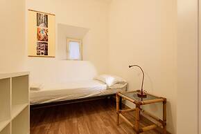 Via dei Tribunali 175