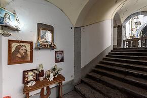 Via dei Tribunali 175