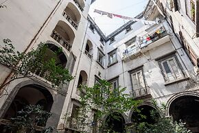 Via dei Tribunali 175