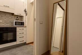 Via dei Tribunali 175