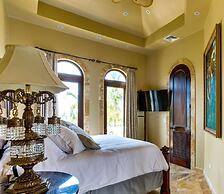 Villa Castello- Water Views Resort Amenities