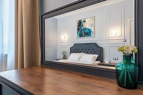 Luxury & Unique-Top Center Apt. - 3BDR