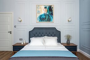 Luxury & Unique-Top Center Apt. - 3BDR