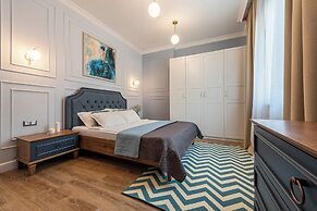 Luxury & Unique-Top Center Apt. - 3BDR