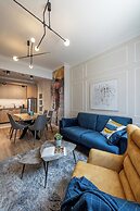 Luxury & Unique-Top Center Apt. - 3BDR