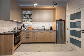 Luxury & Unique-Top Center Apt. - 3BDR