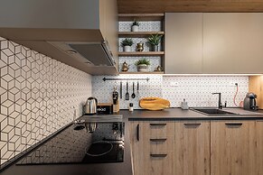 Luxury & Unique-Top Center Apt. - 3BDR