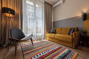 Luxury & Unique-Top Center Apt. - 3BDR