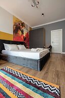 Luxury & Unique-Top Center Apt. - 3BDR