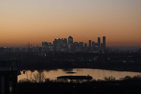 Luxury Studio With Balcony in North London