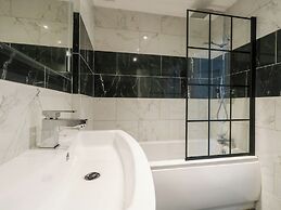 Flat 6, Thornlow Heights