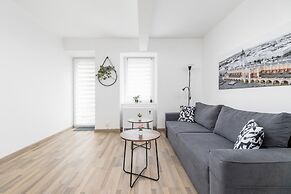 Studio Rynek Dębnicki by Renters