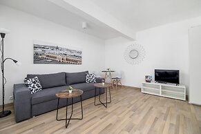 Studio Rynek Dębnicki by Renters