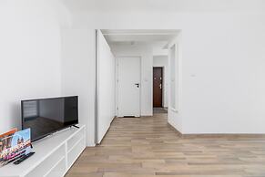 Studio Rynek Dębnicki by Renters