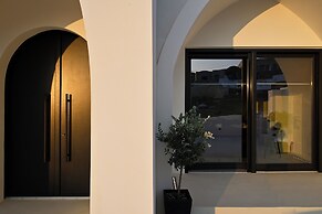 Artium Villa with Pool hosted by K&K