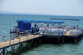Akçay Pier Hotel & Beach