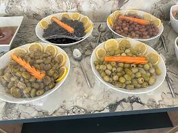 Akçay Pier Hotel & Beach