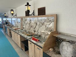 Akçay Pier Hotel & Beach