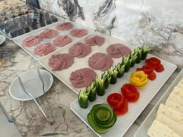 Akçay Pier Hotel & Beach