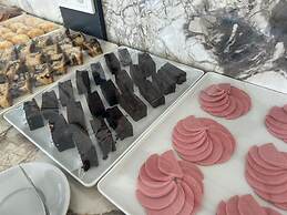 Akçay Pier Hotel & Beach