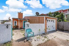 2706 W. 3rd St 2 Bedroom Home by RedAwning