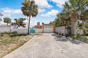 2706 W. 3rd St 2 Bedroom Home by RedAwning