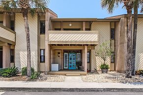 8 Sea Castles 3 Bedroom Condo by RedAwning