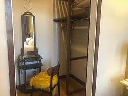 Toothbrush Apartments - Lloyds Avenue