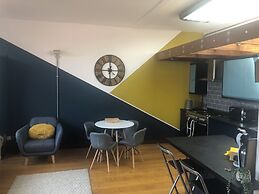 Toothbrush Apartments - Lloyds Avenue