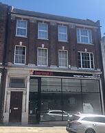 Toothbrush Apartments - Lloyds Avenue