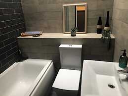 Toothbrush Apartments - Lloyds Avenue