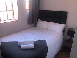 Toothbrush Apartments - Lloyds Avenue