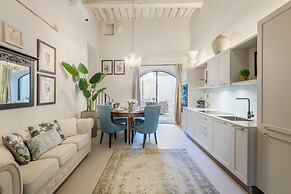 Gallo Cedrone a Home With Outdoor