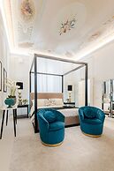 Gallo Cedrone a Home With Outdoor