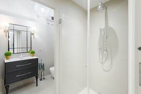 Gallo Cedrone a Home With Outdoor