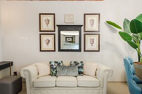 Gallo Cedrone a Home With Outdoor