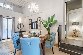 Gallo Cedrone a Home With Outdoor