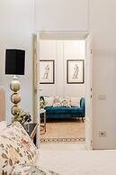 Gallo Cedrone a Home With Outdoor