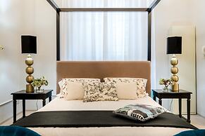 Gallo Cedrone a Home With Outdoor