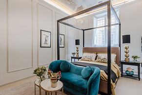 Gallo Cedrone a Home With Outdoor