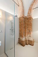 Gallo Cedrone a Home With Outdoor