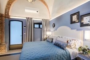 Gallo Cedrone a Home With Outdoor