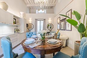 Gallo Cedrone a Home With Outdoor