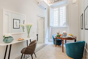 Gallo Cedrone a Home With Outdoor