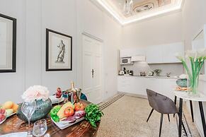 Gallo Cedrone a Home With Outdoor