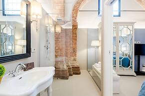 Gallo Cedrone a Home With Outdoor